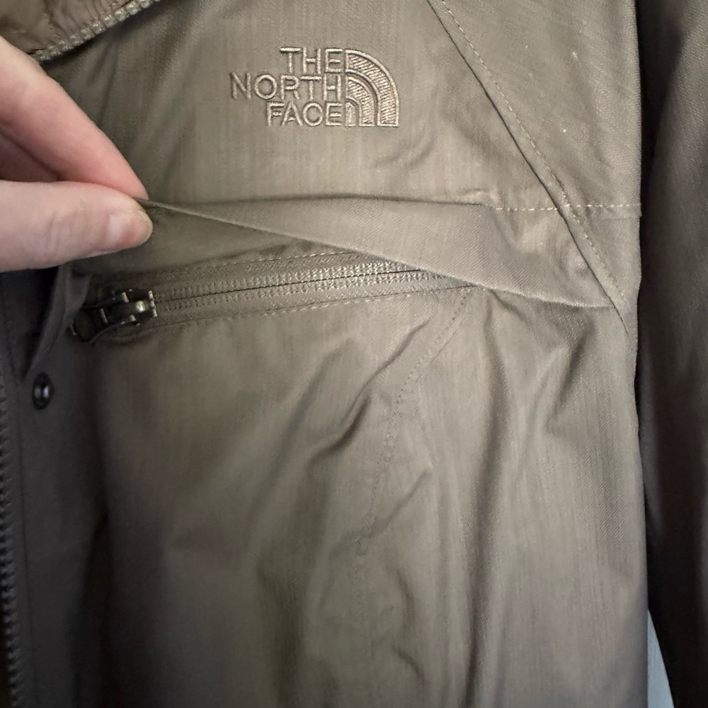 The North Face women olive Khaki down parka Performance; perfect condition